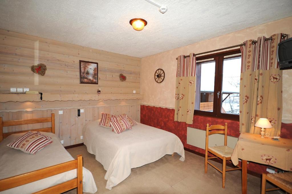 La Boule De Neige Hotel Samoens Room photo